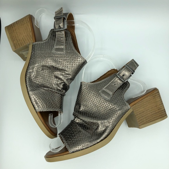 Bonavi | Shoes | Bonavi Silver Like New Open Toed Block Heel | Poshmark